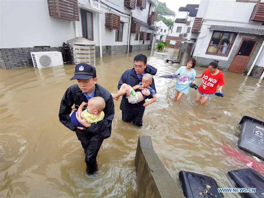台风“利奇马”席卷中国东部，造成30人死亡