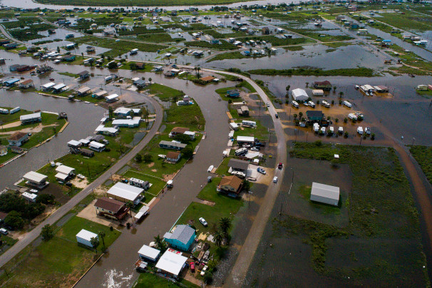 Houston hit with ‘worst flooding they’ve seen since Harvey’  休斯顿遭遇“自哈维以来最严重的洪水”  Floodwaters grounded flights at Houston’s largest airport and shut down major roads throughout southeastern Texas Thursday — the heaviest rainfall since Hurricane Harvey slammed the city in 2017.  星期四，洪水导致休斯顿最大机场的航班停飞，德克萨斯州东南部的主要道路关闭。这是自2017年飓风“哈维”袭击这座城市以来最大的一次降雨。  The remnants of Tropical Rainstorm Imelda, which made landfall about 65 miles southeast of the city Tuesday, has dropped 40 inches of rain in the greater Houston area — including more than 25 inches over a 12-hour period.  热带风暴伊梅尔达星期二在该市东南约65英里处登陆，在大休斯顿地区已降下40英寸的雨，其中12个小时的降雨量超过25英寸。  That could end up at 55 inches in some suburbs and up to a foot in the central city before the storms dissipate, AccuWeather reported.  AccuWeather报道，在风暴消散之前，一些郊区的降雨量可能达到55英寸，中部城市可能达到1英尺。  “Houston could be looking at 6 to 12 inches of rain,” said Dan Kottlowski, a senior meteorologist and lead hurricane expert for AccuWeather. “This is about a third of that amount (from Harvey) right now, but this is the worst flooding they’ve seen since Harvey.”  AccuWeather的高级气象学家和首席飓风专家Dan Kottlowski说:“休斯敦可能会有6到12英寸的降雨。”“这是目前(哈维)洪灾的三分之一，但这是自哈维以来他们所见过的最严重的洪灾。”  Jeff Evans, the meteorologist in charge at the National Weather Service in Houston, said the suburbs could see more accumulation than when Harvey came through. But the center city, buried in three feet of water by Harvey, shouldn’t see those levels nor the same deadly winds.  休斯敦国家气象局(National Weather Service)负责气象工作的杰夫·埃文斯(Jeff Evans)表示，与哈维来时相比，郊区可以看到更多的积雪。但是被哈维埋在三英尺深的水里的中心城市不应该看到那样的水位，也不应该看到同样致命的大风。  In Jefferson County, the sheriff’s office reported on Facebook that the Green Pond Gulley Levy, which holds up to 5,600 acres of water, was “deteriorating and could break at any moment.”  在杰斐逊县，警长办公室在脸书上报道说，绿塘沟渠(Green Pond Gulley Levy)的蓄水面积高达5600英亩，“正在恶化，随时可能破裂”。  The Beaumont Police Department urged residents to seek high ground as rising floodwaters began to inundate homes and shut down major roadways, including sections of Interstate 10 and Highway 69.  博蒙特警方敦促居民寻找高地，因为不断上涨的洪水开始淹没房屋，并关闭了包括10号州际公路和69号高速公路部分路段在内的主要道路。  “The situation here is turning worse by the minute,” Michael Stephens, a resident of nearby Vidor, told CNN. “People have snakes in their apartments from the creek.”  “这里的情况每分钟都在恶化，”附近维多的居民迈克尔斯蒂芬斯(Michael Stephens)告诉CNN。“人们的公寓里都有来自小溪的蛇。”